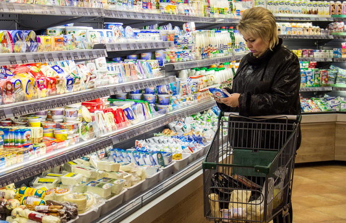 Названы магазины, где ограничили продажу товаров в одни руки