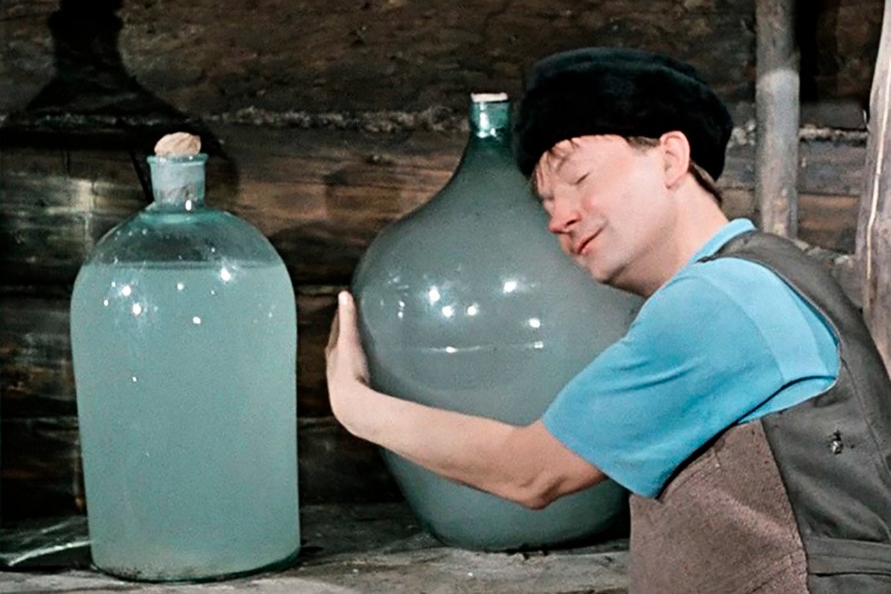 Пьяный житель Тверской области полез в гараж к спящему собутыльнику