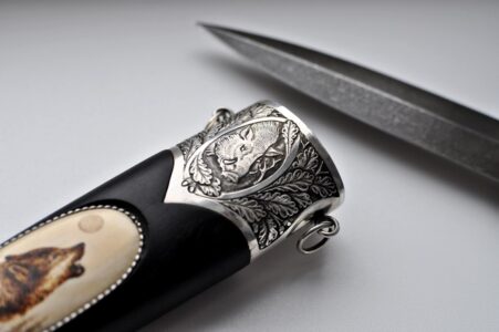 Житель Тверской области украл и выкинул дорогие ножи