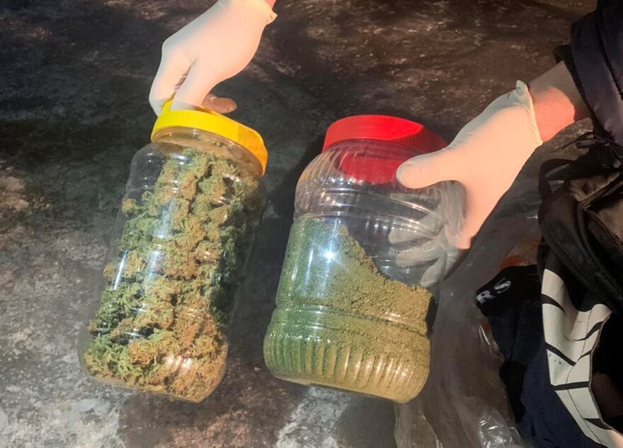 В Тверской области задержали наркокурьера с крупной партией марихуаны В Тверской области задержали наркокурьера с крупной партией марихуаны