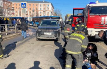 Мальчик попал под колёса внедорожника на зебре в Твери Мальчик попал под колёса внедорожника на зебре в Твери