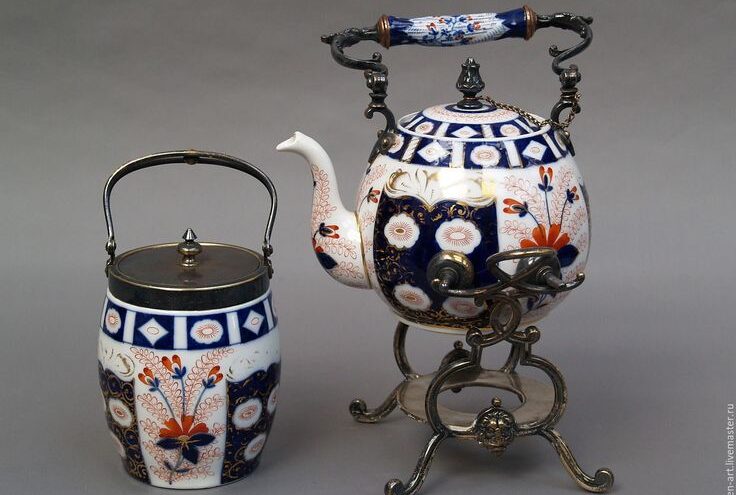 У жителя Твери украли антикварные фарфоровые чайники