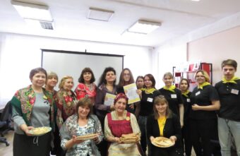 Пенсионеры в Тверской области встретились с молодёжью на блин-баттле Пенсионеры в Тверской области встретились с молодёжью на блин-баттле