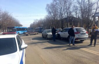 Водитель ВАЗа пострадал в тройном ДТП в Твери Водитель ВАЗа пострадал в тройном ДТП в Твери