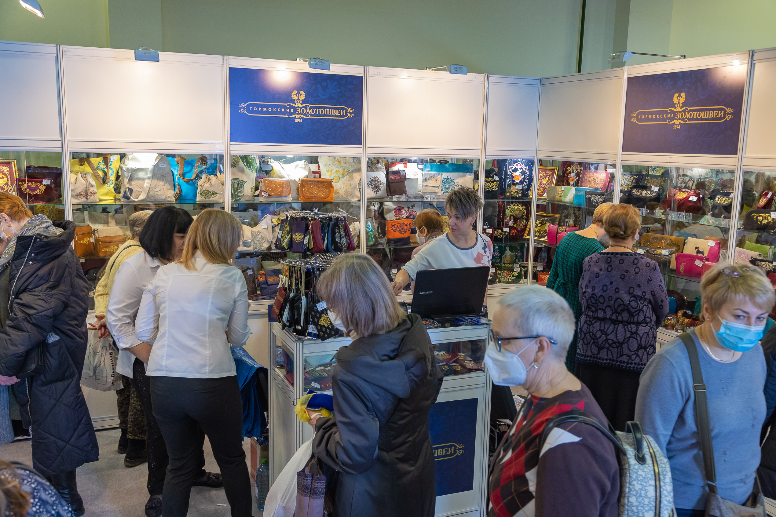 Торжокские золотошвеи представили Тверскую область на выставке в Москве  