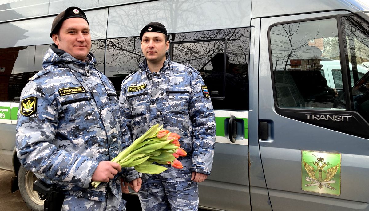 Тверские судебные приставы пожелали женщинам весны в душе | ТОП Тверь  новости