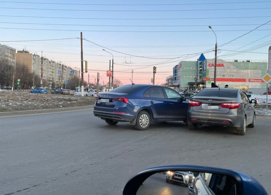 На кольце в Твери «Шкода» перестроилась в «Киа»