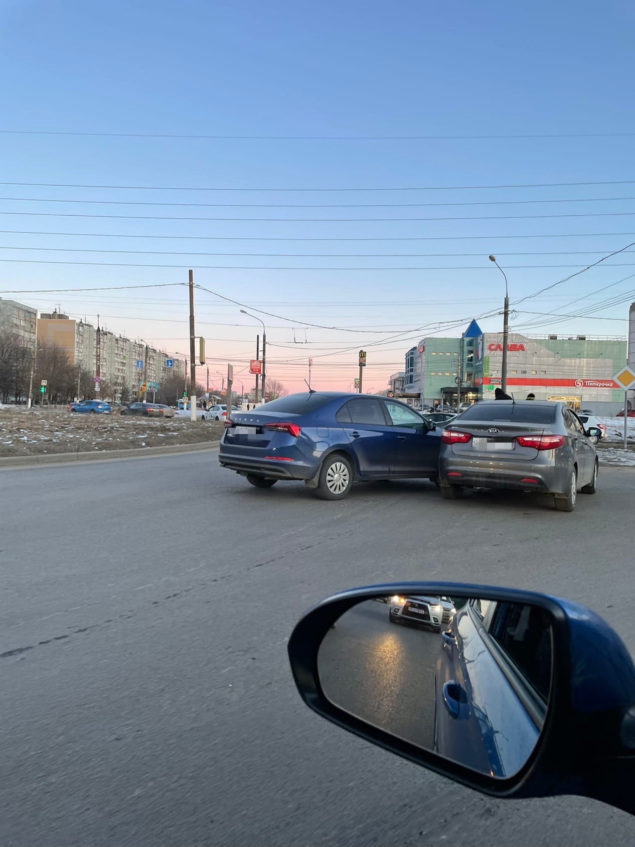 На кольце в Твери «Шкода» перестроилась в «Киа»