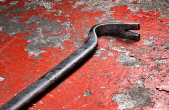 Супруги из Тверской области, избившие мужчину гвоздодёром, заплатят за лечение Супруги из Тверской области, избившие мужчину гвоздодёром, заплатят за лечение