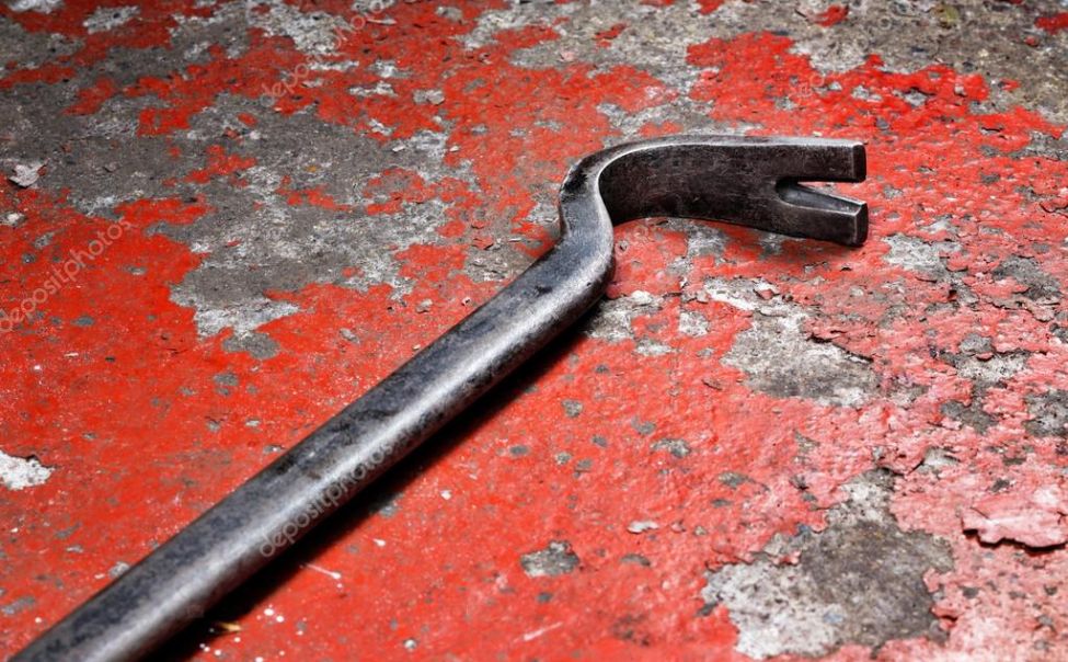 Супруги из Тверской области, избившие мужчину гвоздодёром, заплатят за лечение