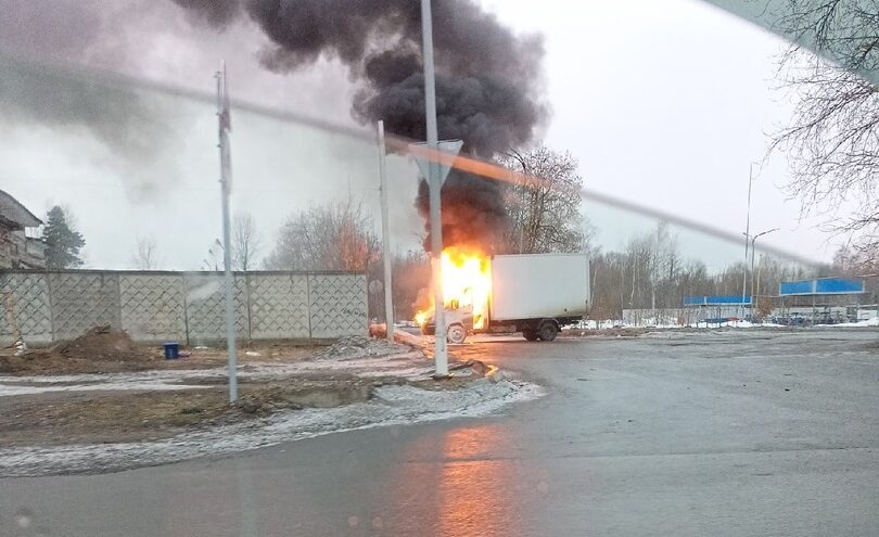 Возле заправки в Твери загорелась ГАЗель