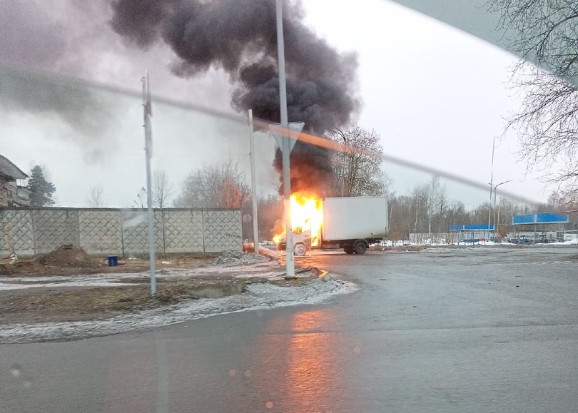 Возле заправки в Твери загорелась ГАЗель