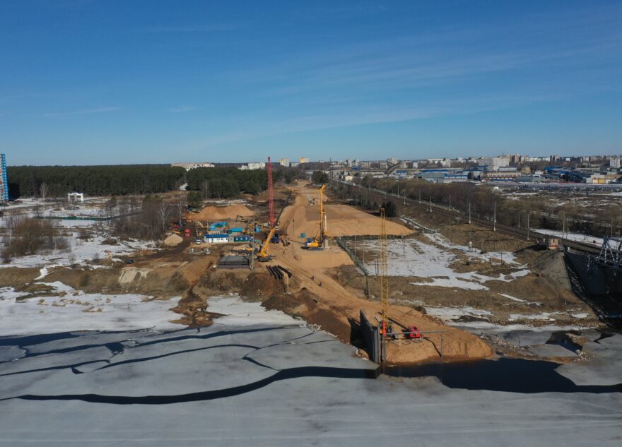 В Твери приступили к сооружению опор Западного моста в акватории Волги