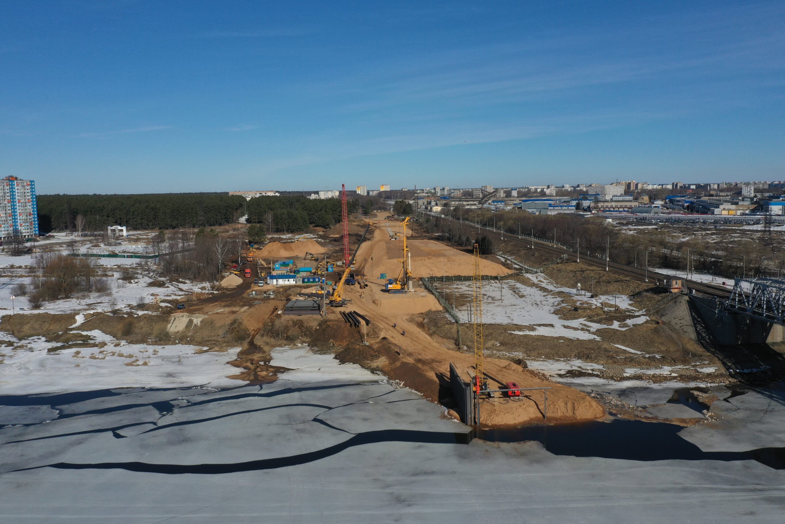 В Твери приступили к сооружению опор Западного моста в акватории Волги