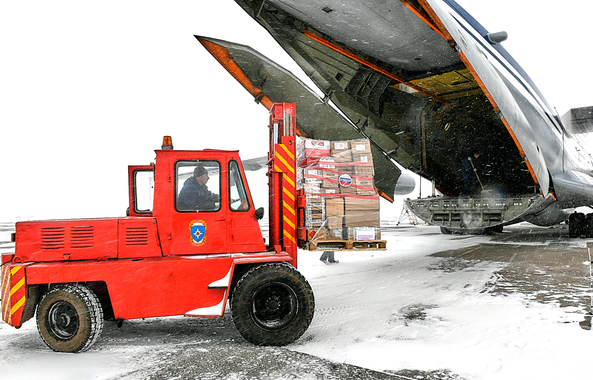 Гуманитарную помощь жителям Донбасса из Тверской области отправили самолётом ИЛ-76
