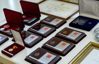 Губернатор Игорь Руденя вручил награды лучшим женщинам Тверской области Губернатор Игорь Руденя вручил награды лучшим женщинам Тверской области