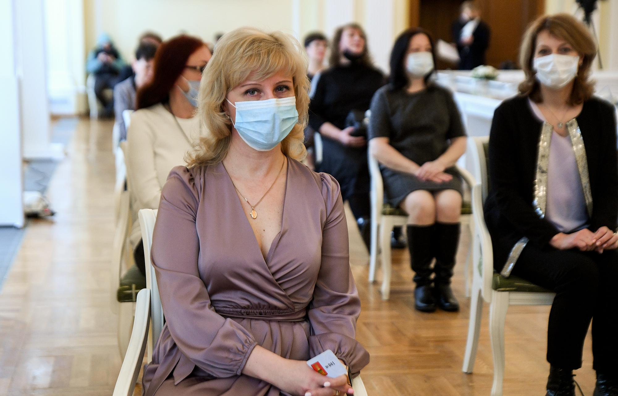 Губернатор Игорь Руденя вручил награды лучшим женщинам Тверской области