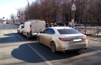 Три иномарки столкнулись в Твери, есть пострадавший