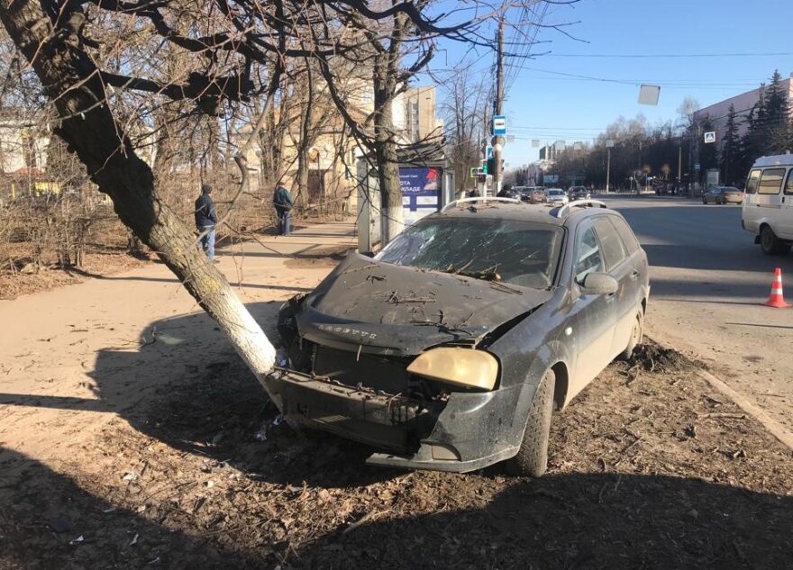 Пенсионер, попавший под колёса машины на остановке в Твери, скончался в больнице Пенсионер, попавший под колёса машины на остановке в Твери, скончался в больнице
