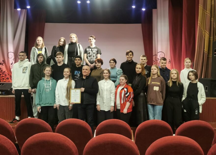 Школьникам из Тверской области показали фильм о становлении офицеров