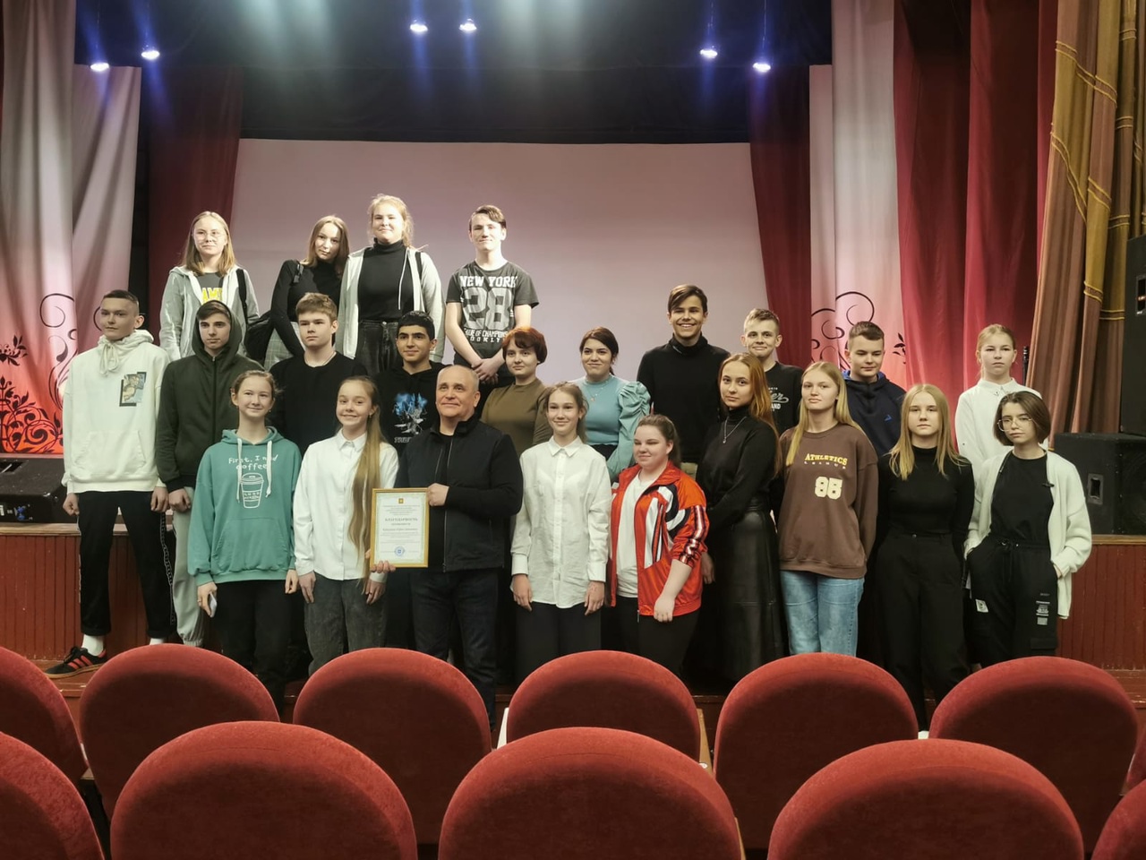 Школьникам из Тверской области показали фильм о становлении офицеров