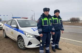 Тверские инспекторы ДПС помогли мужчине добраться до больницы Тверские инспекторы ДПС помогли мужчине добраться до больницы