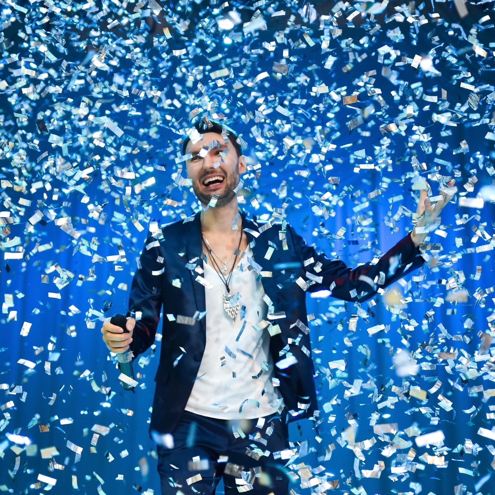 Тверской певец Евгений Окунев едет на «Поле Чудес» и просит у поклонников подсказку