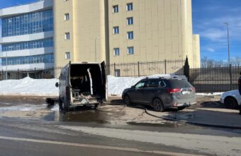 Возле здания суда в центре Твери сгорел фургон Возле здания суда в центре Твери сгорел фургон