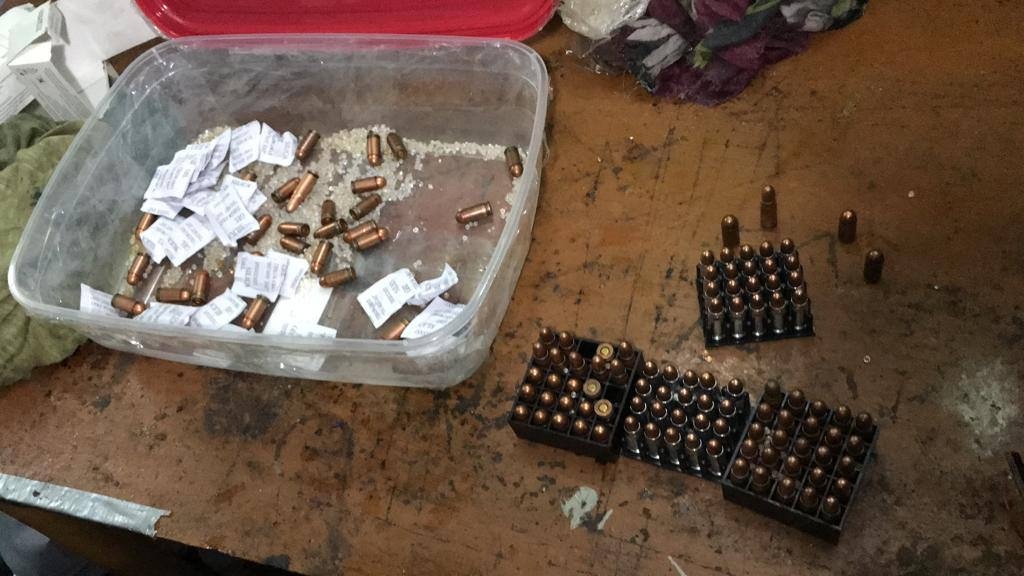 Сотрудники ФСБ нашли у жителя Тверской области оружие, взрывчатку и поддельные документы