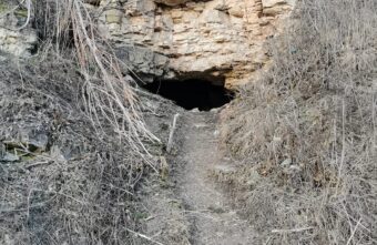 Жители Тверской области пытаются раскрыть тайну старинного подземного хода Жители Тверской области пытаются раскрыть тайну старинного подземного хода