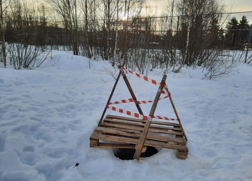 В Тверской области девочка провалилась в скрытый снегом колодец В Тверской области девочка провалилась в скрытый снегом колодец