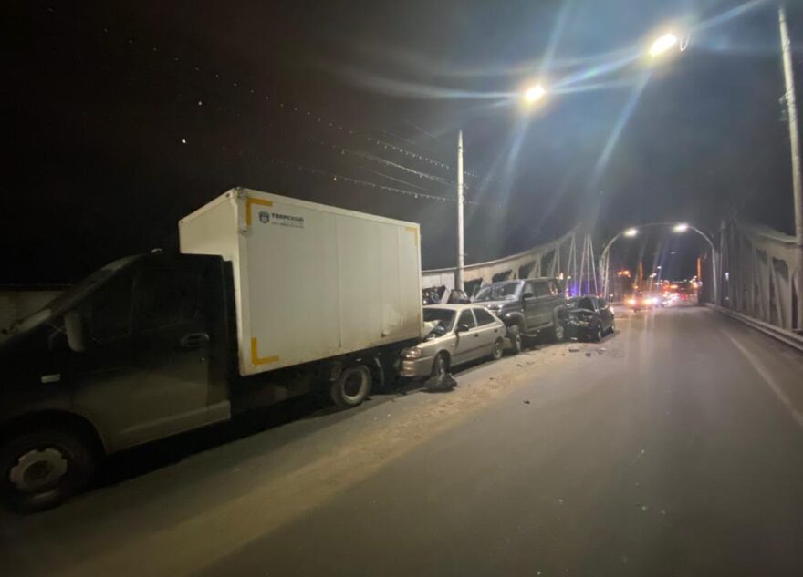 Пьяный водитель стал виновником аварии с четырьмя машинами в Твери Пьяный водитель стал виновником аварии с четырьмя машинами в Твери