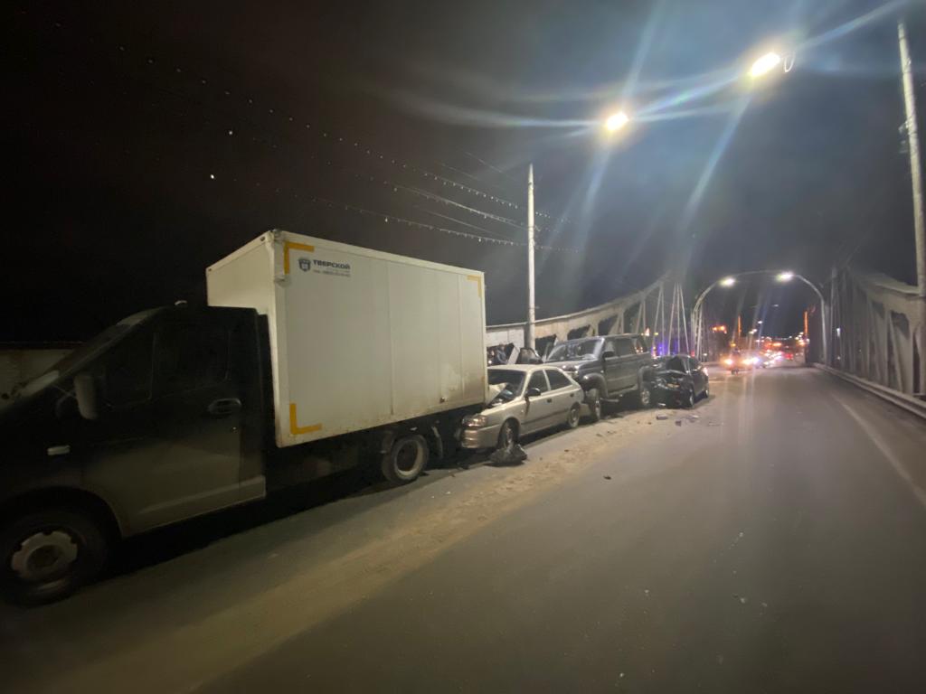 Пьяный водитель стал виновником аварии с четырьмя машинами в Твери