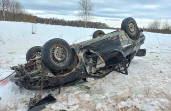 В Тверской области "Фольксваген" слетел в кювет и превратился в груду металла