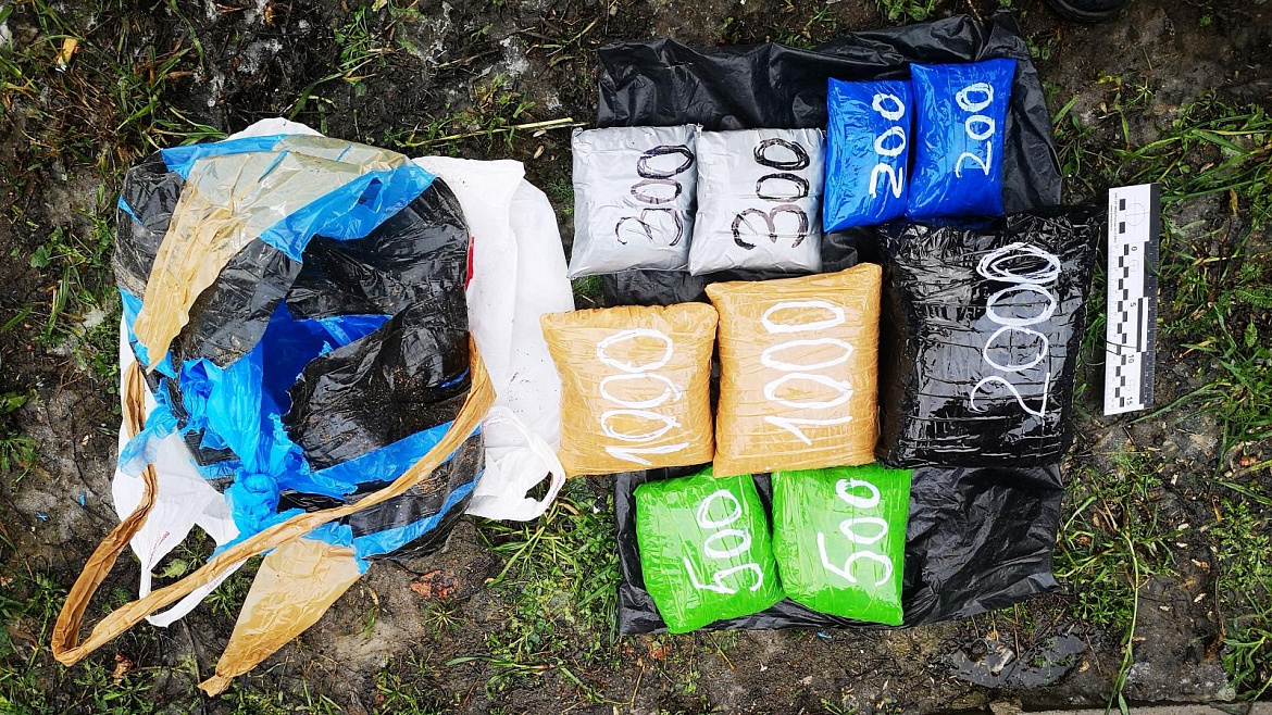 Наркоторговцы из Санкт-Петербурга и Тверской области попались с крупной партией мефедрона  