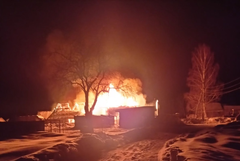 Семья осталась без дома, вещей и документов из-за пожара в Тверской области