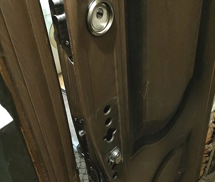 Жительница Тверской области, в чей дом пытался вломиться неизвестный, рассказала подробности