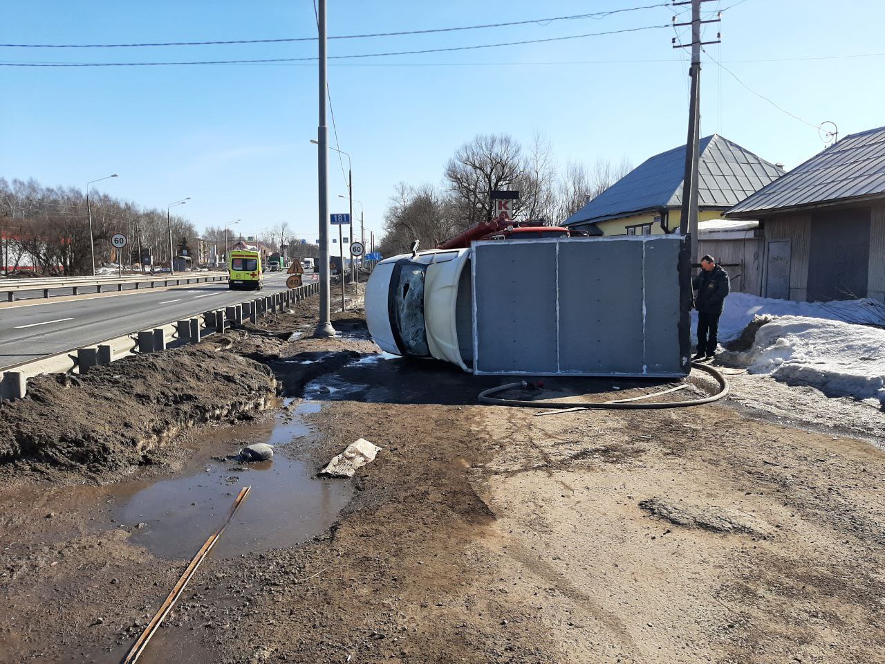 На трассе М-10 под Тверью столкнулись две «Газели»