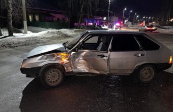 Невнимательный водитель ВАЗа пострадал в столкновении с внедорожником в Тверской области Невнимательный водитель ВАЗа пострадал в столкновении с внедорожником в Тверской области