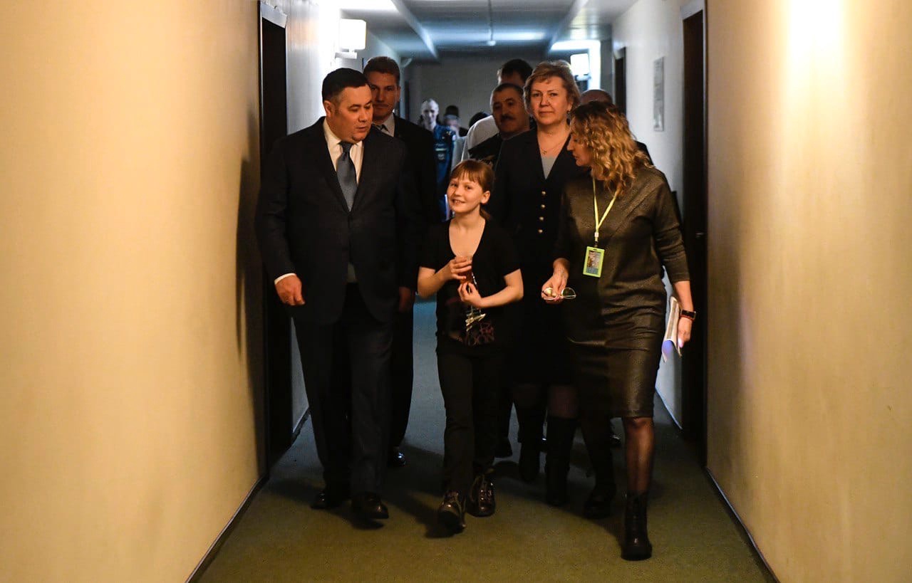 Прибывших из Украины в Тверь беженцев навестил губернатор Игорь Руденя