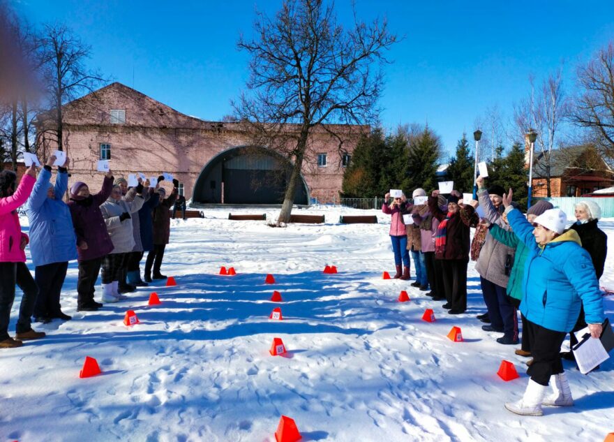 В городском саду Торопца встретили весну