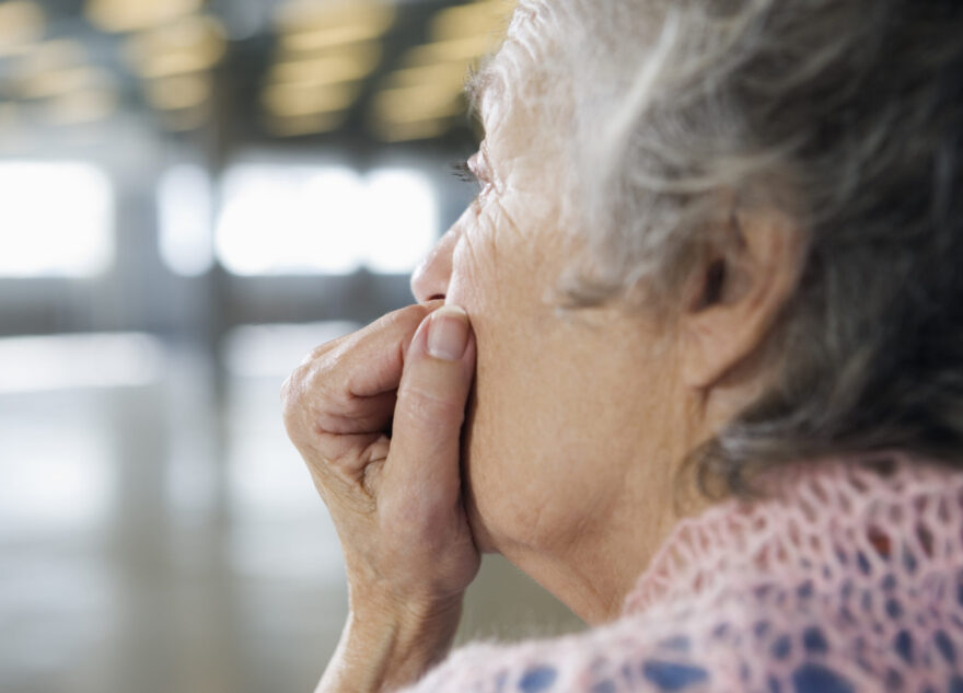 Мошенники оставили без денег пожилых жителей Тверской области