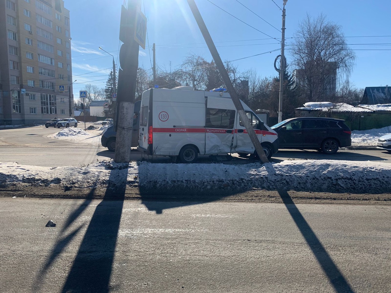 Два человека пострадали в столкновении иномарки и машины "скорой" в Твери