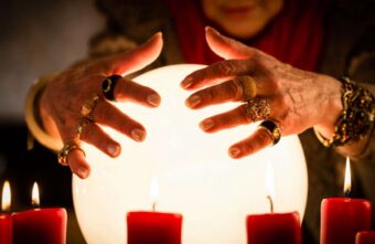 Пенсионерка из Твери отдала за снятие порчи почти полмиллиона рублей