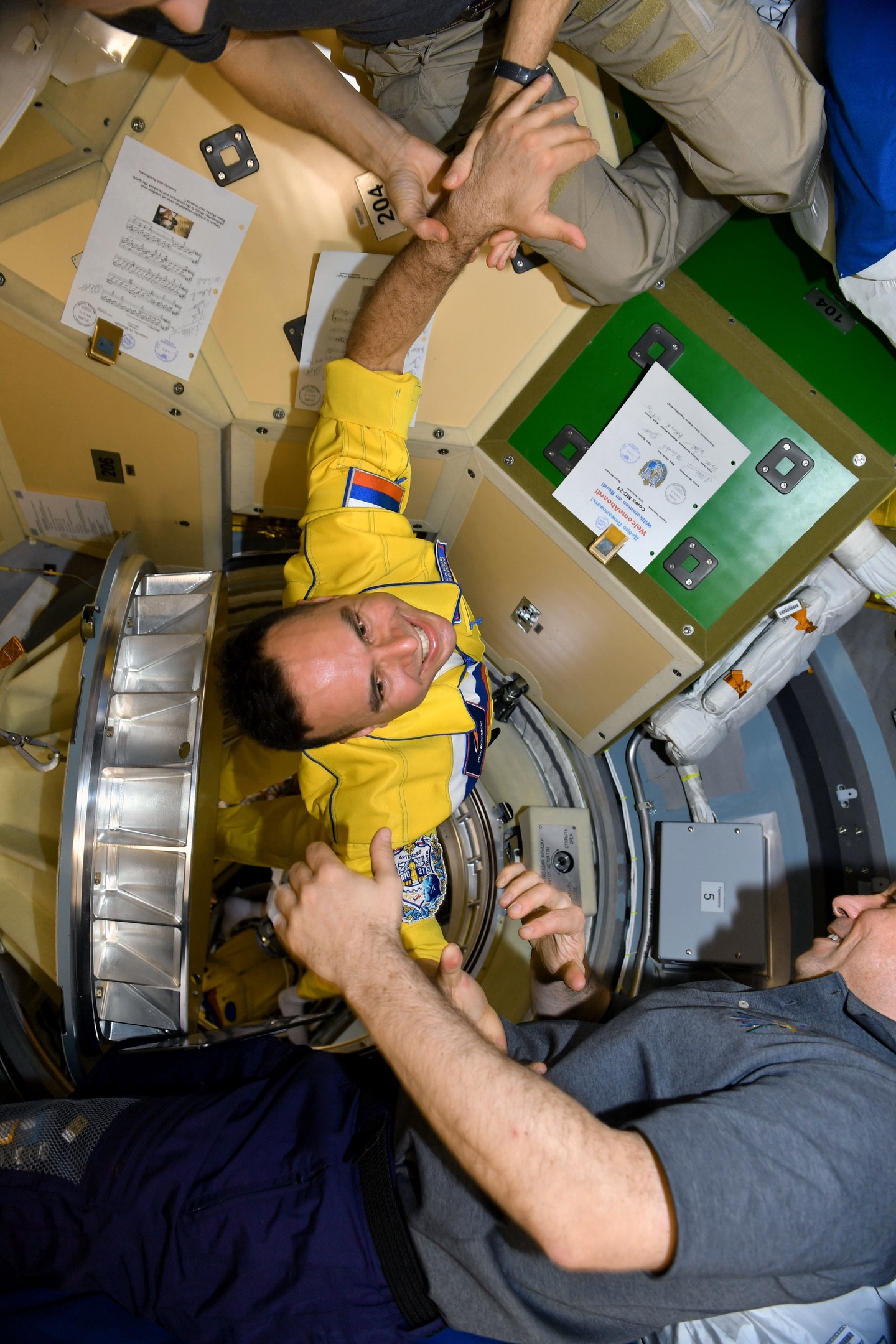 Космонавт-испытатель Сергей Корсаков помахал жителям Тверской области из космоса