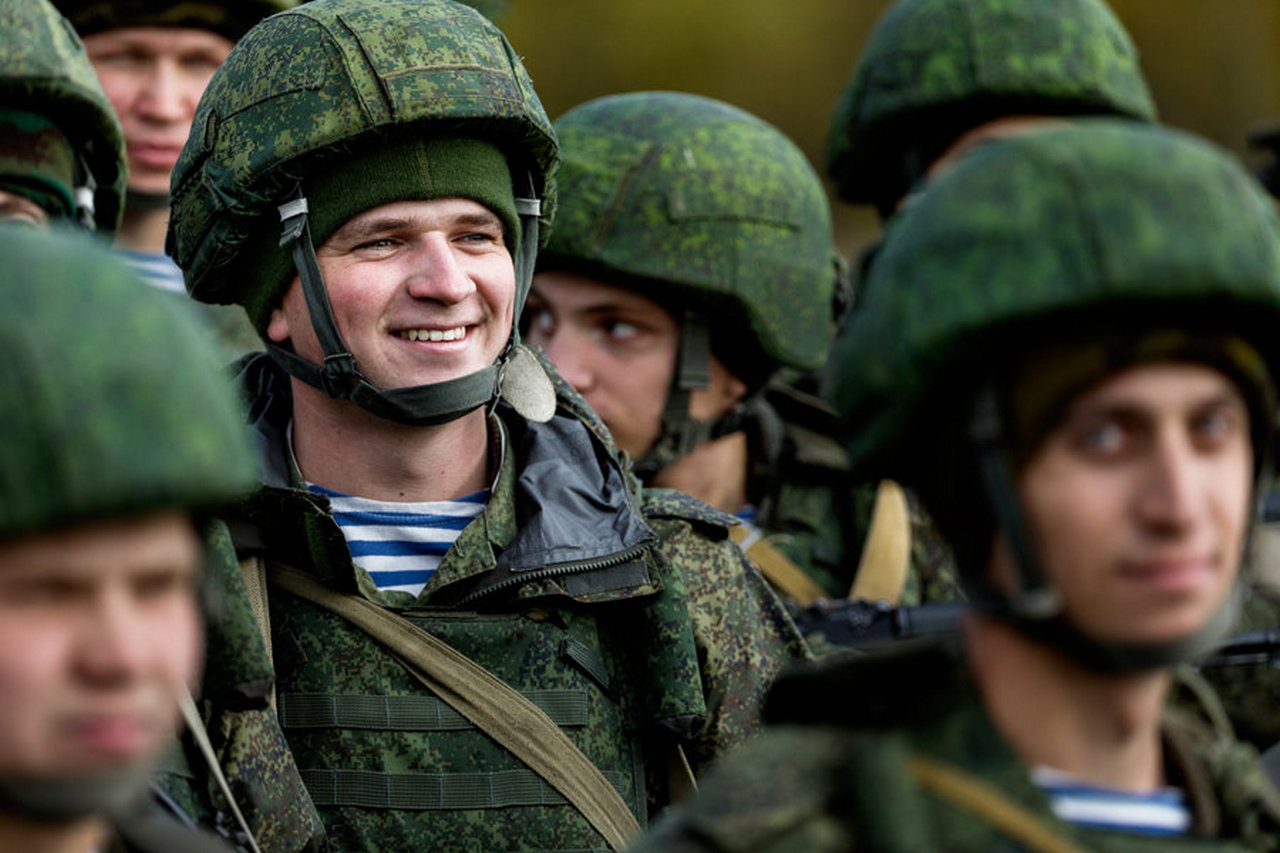 Язык русских военных. Солдат Российской армии. Солдаты России. Российские войска. Русский солдат.