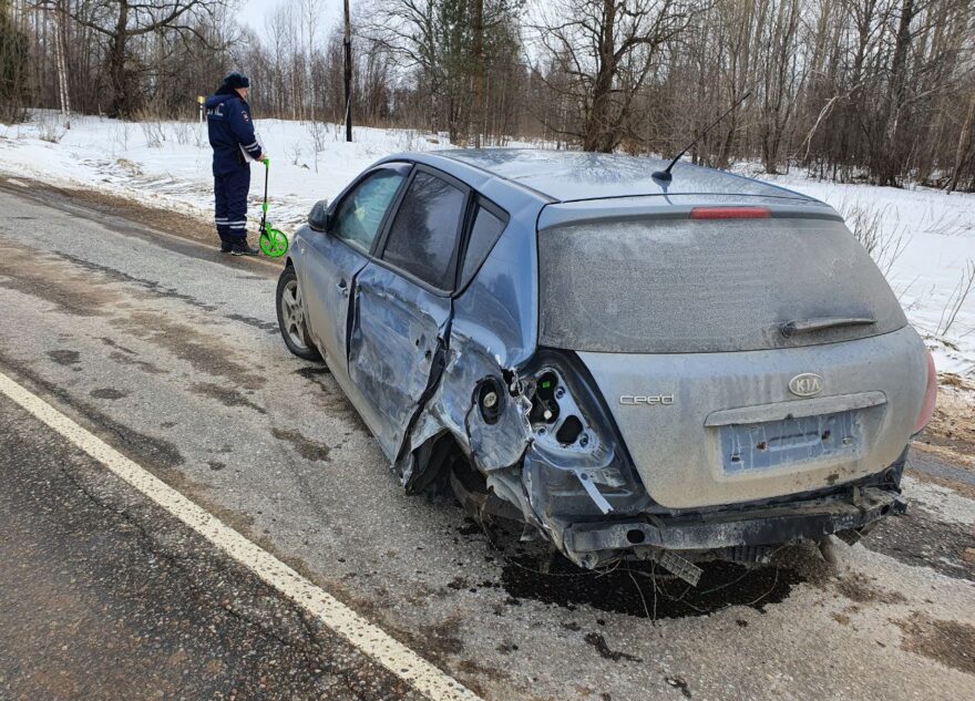 В Тверской области две иномарки столкнулись на "встречке"
