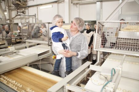 Для вынужденных переселенцев с Украины организуют экскурсии на тверские предприятия Для вынужденных переселенцев с Украины организуют экскурсии на тверские предприятия