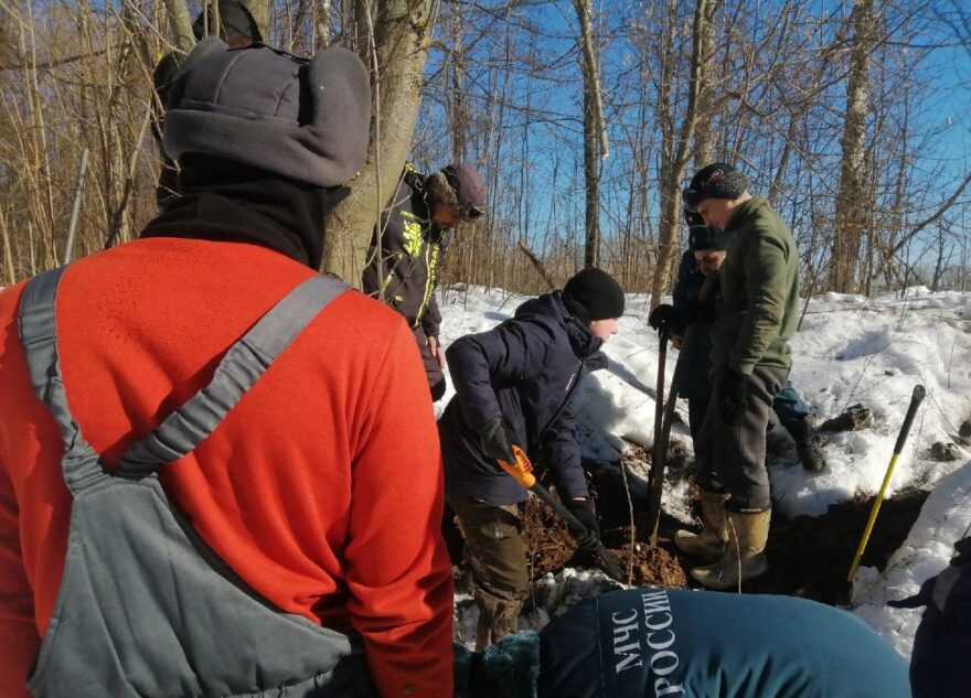 В Тверской области из-под земли достали раненую собаку