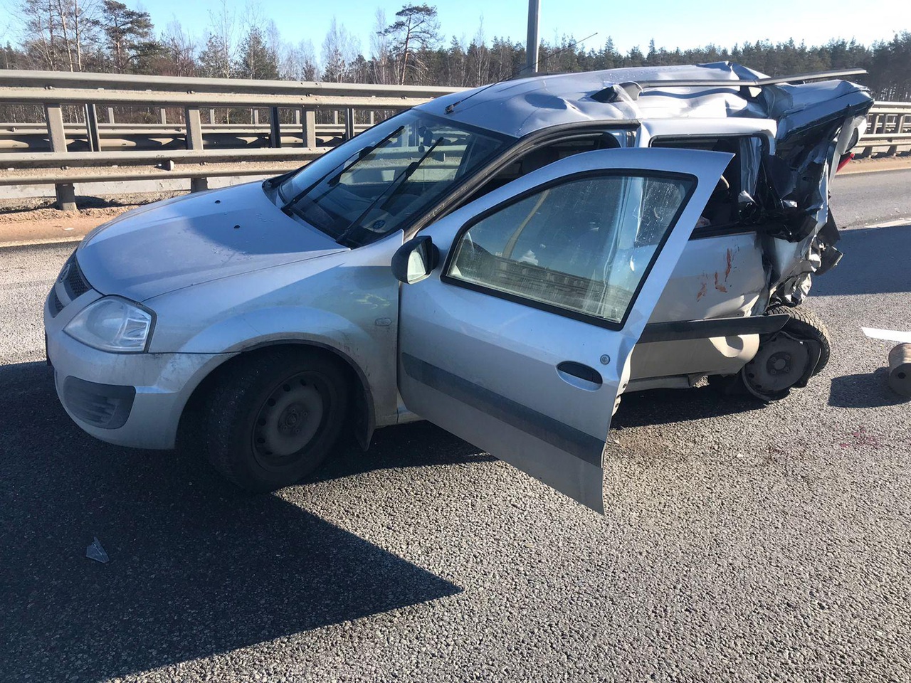 Пассажир "Ларгуса" пострадал в столкновении с "Мерседесом" в Тверской области